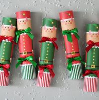 original_six-luxury-elves-christmas-crackers.jpg