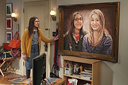 S5Ep17_-_Amy_with_the_hanging_painting.jpg