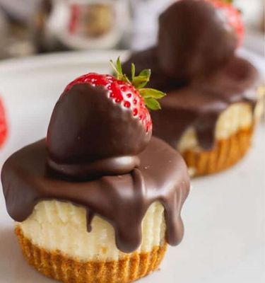mini-strawberry-cheesecakes-735x735.jpg