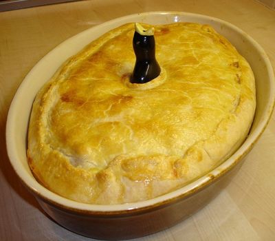 1200px-Chickenpie1.jpeg.jpg