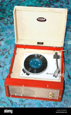 dansette-record-player-B05M1X.jpg